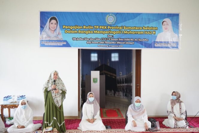 
Feby Deru Ajak Majelis Taklim Jalin Erat Silaturahmi