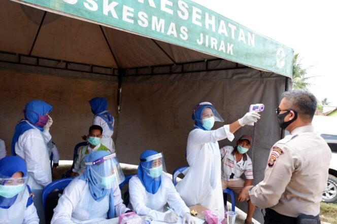 
Deteksi Dini COVID – 19, Ratusan Warga Jirak Jaya Jalani Rapid Test dan Swab Antigen