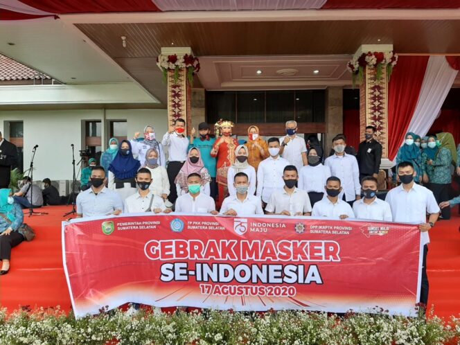 
Herman Deru Lepas Tim Gebrak Masker PKK dan DPD IKAPTK Sumsel