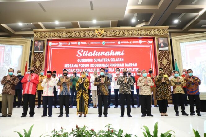 
Gandeng Forkompinda, Herman Deru Deklarasikan Pilkada Damai di Sumsel