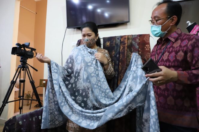 
Feby Deru Segera Hadirkan Perpustakaan di Kriya Sriwijaya