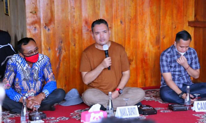 
Ngobrol Bareng Nelayan, Wabup Muba Ajak Jaga Biota Sungai