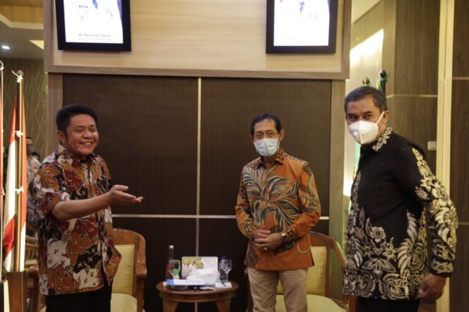 
Herman Deru Inisiasi Biaya Sertifikat Tanah Ditanggung APBD