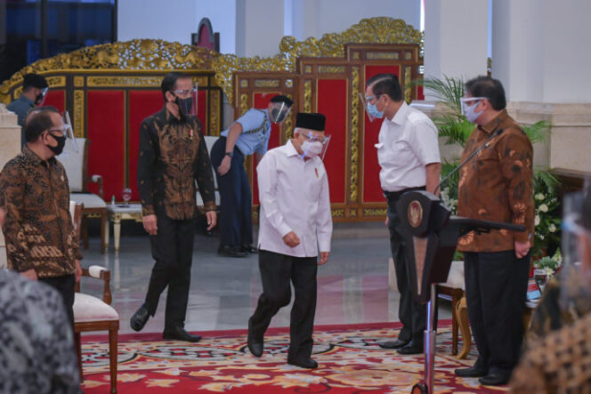 
Jokowi: Kunci Ekonomi Agar Membaik adalah Kesehatan yang Baik