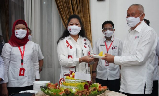 
Peringati HUT PMI ke-75 Via Daring, Feby Deru Ajak Jaga Solidaritas Kemanusiaan