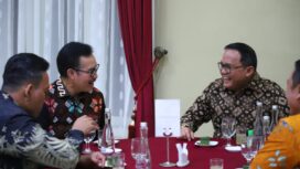 Bupati Muba Dodi Reza Alex (Kanan) , epala Badan Kependudukan dan Keluarga BKKBN RI Dr (H.C) dr Hasto Wardoyo SpOG (K) (kiri) (Dok. Humas Muba)