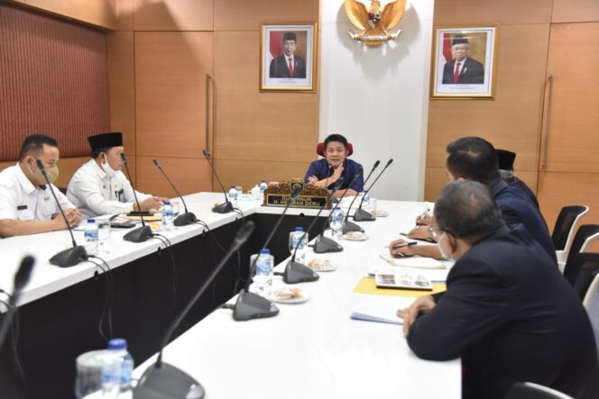 
Bantuan Covid untuk Mahasiswa Lambat, Herman Deru Tegur Kadisdik Sumsel