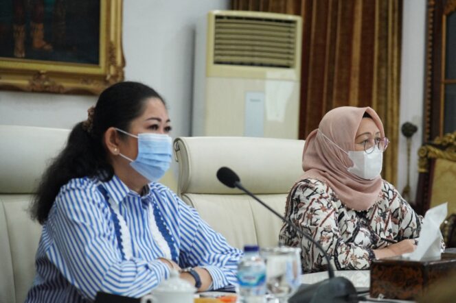 
Feby Deru: Awasi Anak Dari Kejahatan Lewat Akses Internet