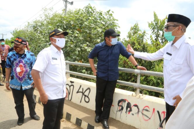 
Herman Deru Tinjau Perbaikan Jalan Simpang Belimbing-Pendopo PALI