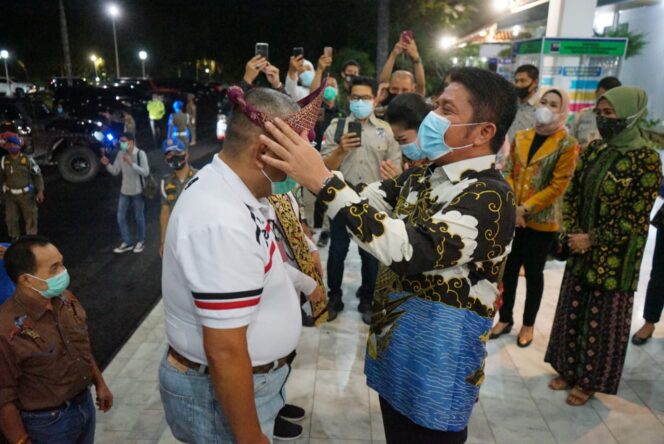 
					Gaya Kepemimpinan Herman Deru Dekat Dengan Rakyat Jadi Inspirasi Gubernur Gorontalo