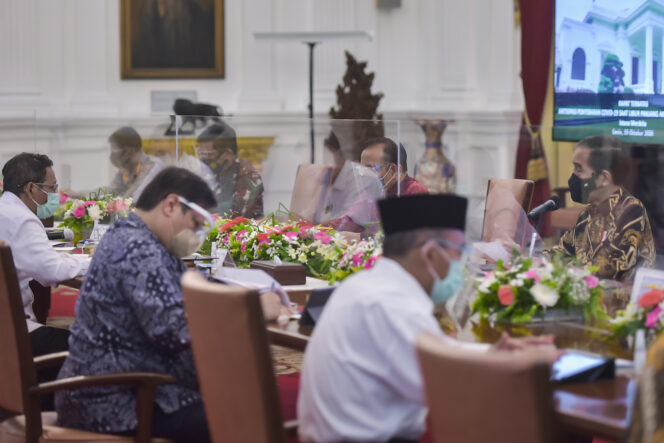 
Jokowi Minta Vaksin COVID-19 Disiapkan Dengan Baik