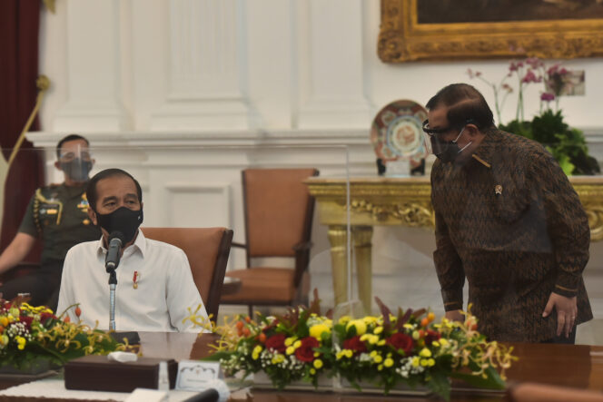 
Jokowi Minta Perhatian Khusus Peningkatan Kasus COVID-19 di Jakarta dan Jawa Tengah