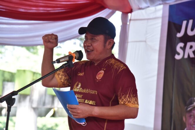
					Lapak Jualan Jersey SFC Gubernur Herman Deru Diserbu Pembeli
