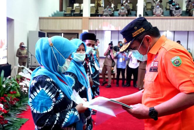 
Herman Deru Bagikan 139 Ribu Sertifikat Tanah Untuk Warga Sumsel