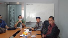 Ketua Panitia Penyelenggara Muprov KADIN Sumsel ke-VII, Afrin Faludi bersama Steering Commite Muprov KADIN Sumsel ke-VII (Dok. Urban Id)