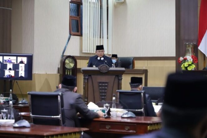 
					DRA Sampaikan Raperda APBD 2021, Pendapatan Daerah Surplus Rp 147 Miliar