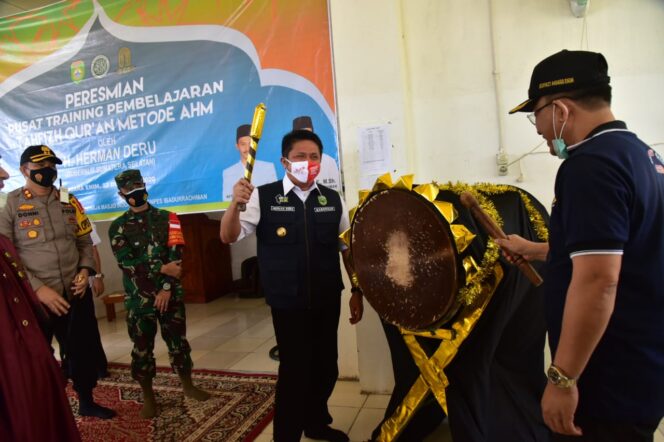 
Herman Deru Resmikan Pusat Menghafal Al-Qur’an Metode AHM di Muara Enim
