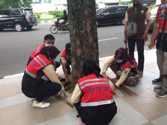 
					Dinas PUBM Sumsel Tanam 1000 Pohon dan Bunga