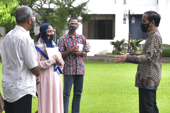 
Presiden Jokowi Ajak Pelaku Usaha Mikro Kecil Jualan Secara Online