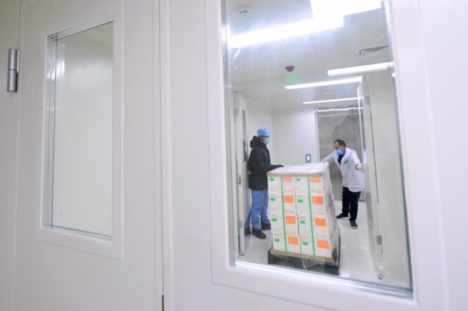 
					Vaksin Sinovac Disimpan di Bio Farma Bandung