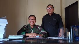 Kepala Staf Komando Operasi Gabungan Wilayah II, Mayor Jenderal (Mayjen) Joko Warsito (kiri)
Bernadus Wilson Lumi selaku Ketua Bidang Pendataan dan Verifikasi SMSI Pusat (kanan)