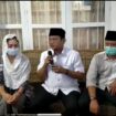 Paslon no Urut satu Enos - Yudha Saat Berikan Statmen Atas Unggulnya Suara Dari Rivalnya (Dok. Urbaningrum Id) 