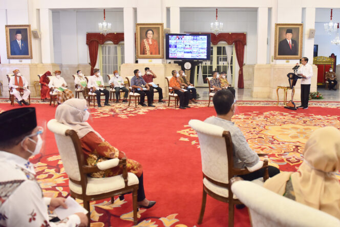 
Presiden Jokowi Minta Hutan Sosial dan Hutan Adat Dikelola Secara Produktif