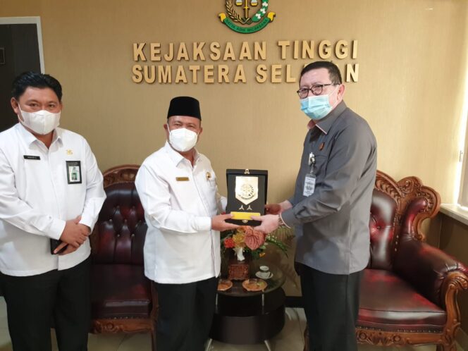 
Perkuat Silaturahmi dan Sinergi, Kemenag Sumsel Kunjungi Kejaksaan Tinggi Sumsel