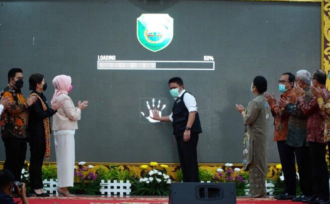 
Dukung Perkembangan UMKM, Herman Deru Launching Sumsel Mal