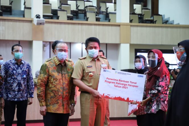 
					Herman Deru Pastikan Distribusi Bantuan Tunai di Sumsel Terdistribusi Tepat Sasaran