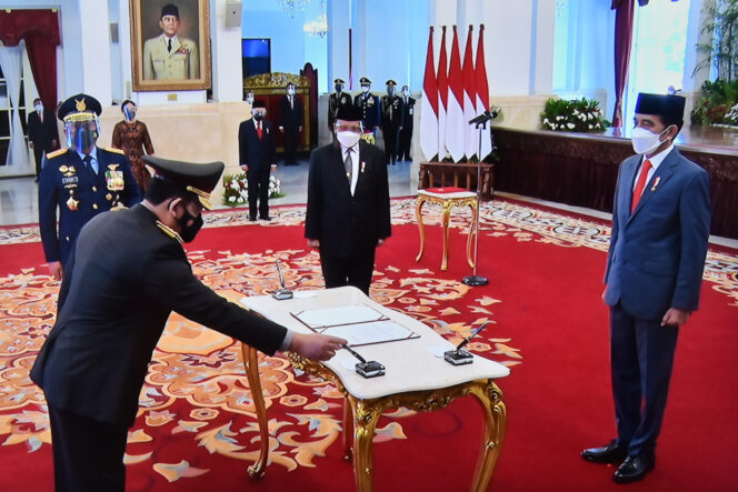 
					Presiden Jokowi Lantik Listyo Sigit Prabowo Sebagai Kapolri
