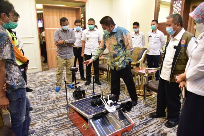 
Ciptakan Drone Air USV/ Alat Pendeteksi di Atas Air, Herman Deru Apresiasi KEMAS