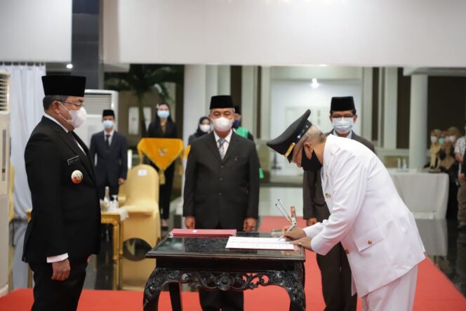 
					Malam Pergantian Tahun, Dodi Reza Alex Lantik 6 JPT dan 25 Pejabat Administrator