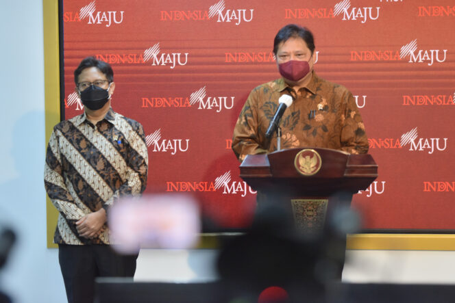 
Vaksinasi COVID-19 dan Penerapan Protokol Kesehatan Harus Seiring