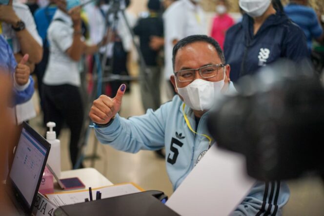 
					Dodi Reza Tandai Warga Muba yang Sudah Divaksin dengan ID Card