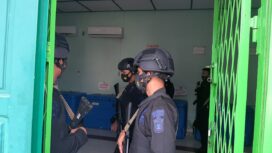 Puluhan Brimob Menjaga Vaksin Sinovac COVID-19 di Gudang Dinkes Sumsel (Dok. Urban. Id)