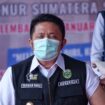 Suasana Gubernur Sumsel Herman Deru Lakukan Vaksin COVID-19 (Dok. Urban. Id) 