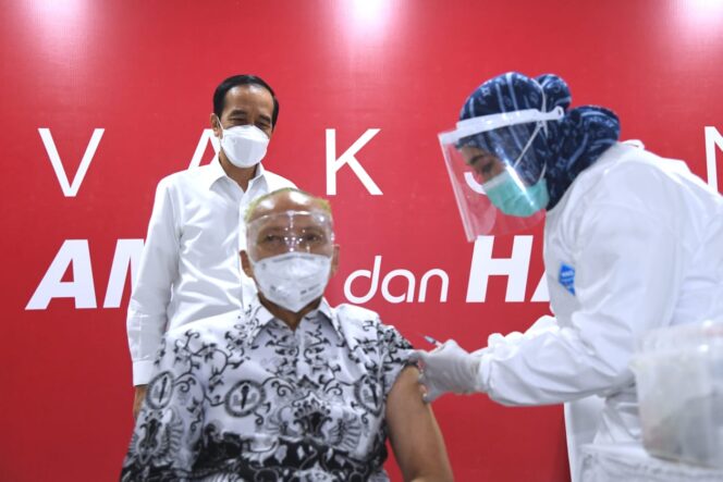 
					Presiden Jokowi Tinjau Vaksinasi Massal bagi Pendidik dan Tenaga Kependidikan
