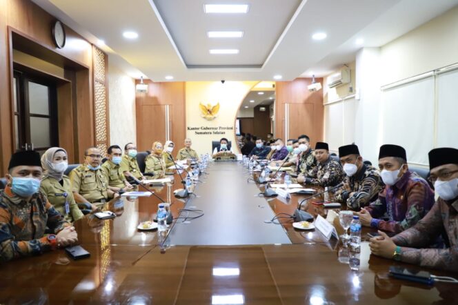 
Herman Deru: Membangun Tak Cukup Bermodalkan Dana, Melainkan Harus Ada Kekompakan Antara Legislatif dan Eksekutif