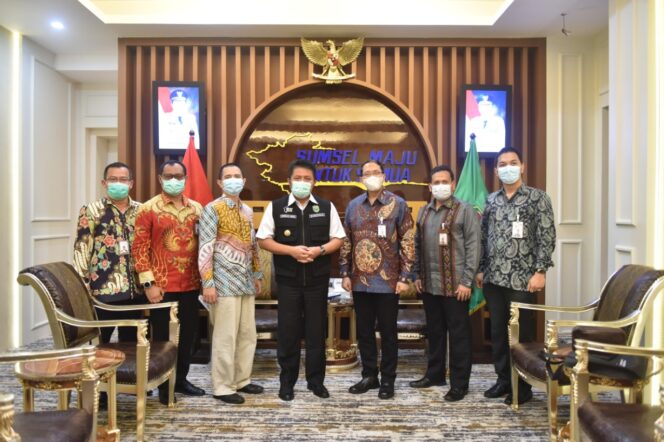 
Herman Deru Inginkan BSI  Edukasi Masyarakat Terkait Manfaat Ekonomi Kerakyatan Syariah