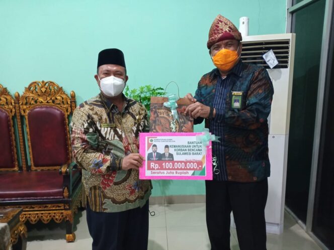
					Kemenag Sumsel Serahkan Bantuan Rp100 Juta Untuk Korban Bencana Alam Sulbar