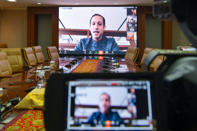 
					Mendikbud Sosialisasikan Kesempatan Sampai dengan Satu Juta Guru Honorer Untuk Menjadi PPPK