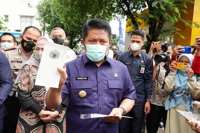 
					Pertama di Indonesia, Herman Deru Launching Stiker Hologram Tanda Lunas Bayar Pajak Kendaraan Bermotor