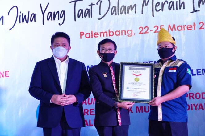 
Komitmen Wujudkan Sumsel Religius, Herman Deru Pecahkan Rekor MURI