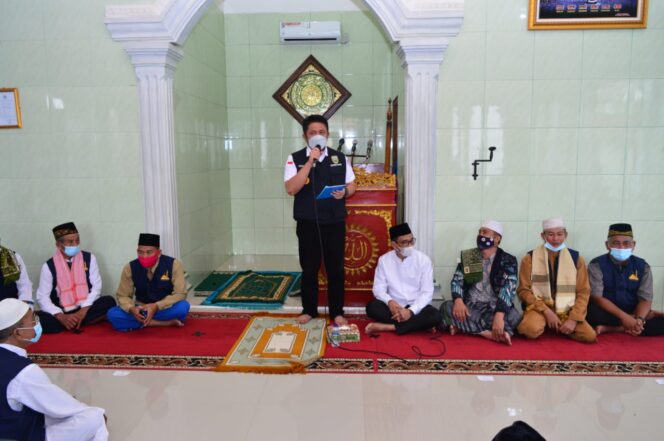 
Safari Jumat di Sukarami, Herman Deru Kuatkan Warga Hadapi Tantangan Pandemi