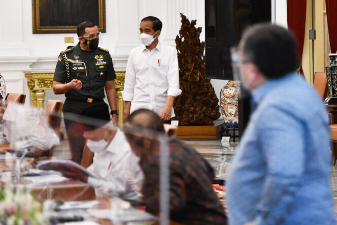 
					Jokowi Pimpin Rapat Terbatas Bahas Persiapan Penyelenggaraan PON XX dan Peparnas XVI Papua