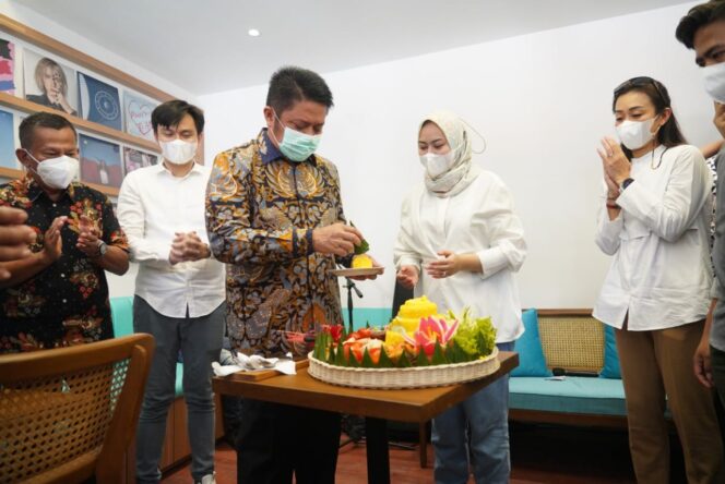 
					Herman Deru Gencar Beri Spirit ke UKMM di Tengah Pandemi