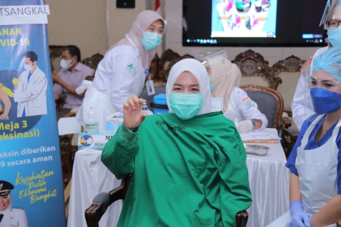 
Wakil Wali Kota Palembang Divaksinasi Covid-19 Tahap Dua