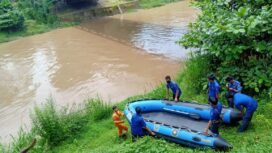 Suasana BPBD Muara Enim Evakuasi Warga Palembang Tenggelam di Sungai Enim (Foto:Istimewa) 