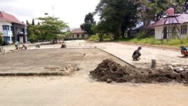Terlihat Beberapa pekerja sedang mengerjakan pembangunan Taman serta Lahan Parkir kendaraan di kantor Bupati Empat Lawang Foto: Beni